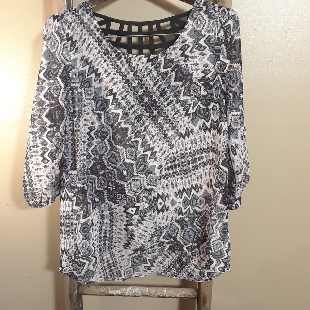 Maurices Cross Back Top Black Wht Small